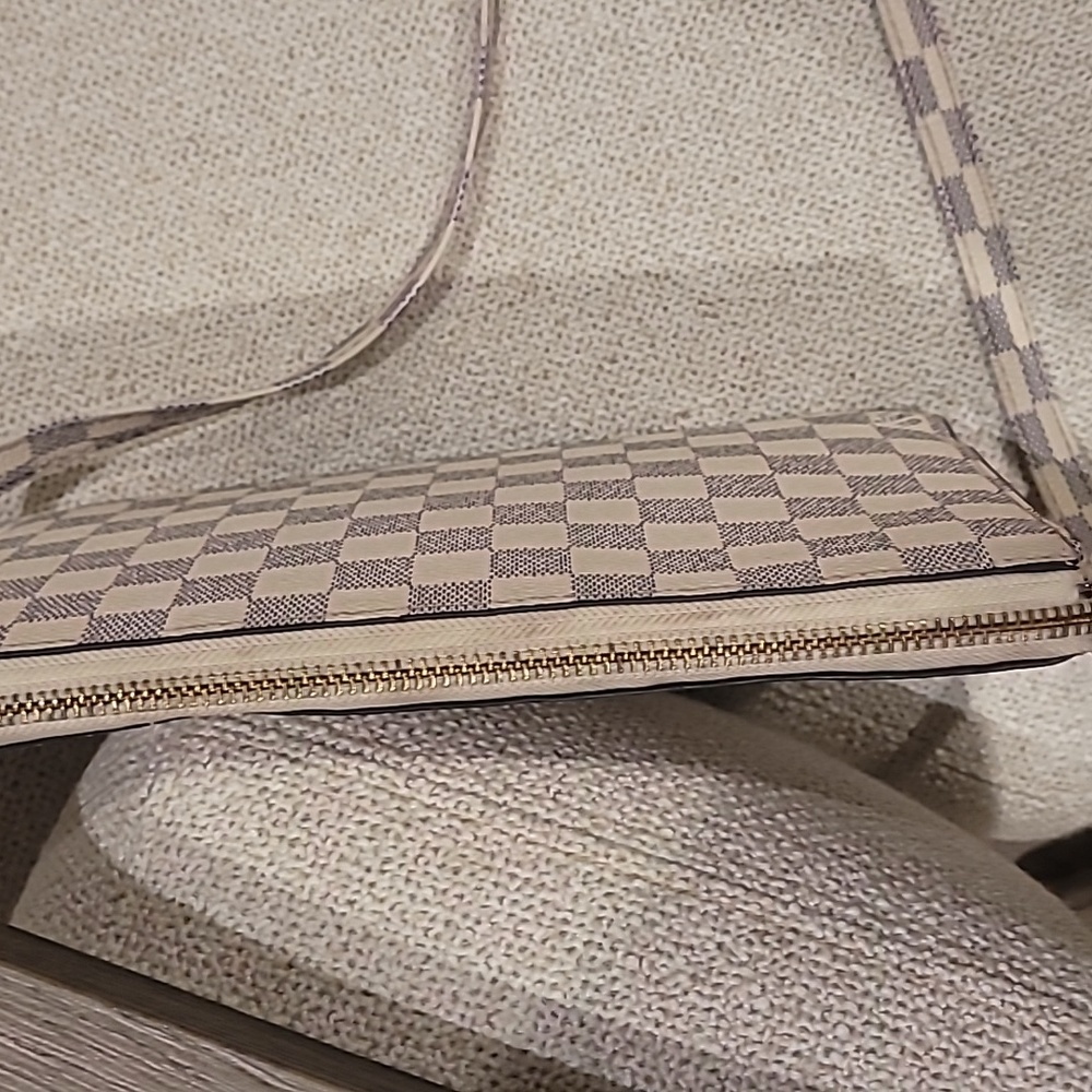 Purse - Picture 2 of 3